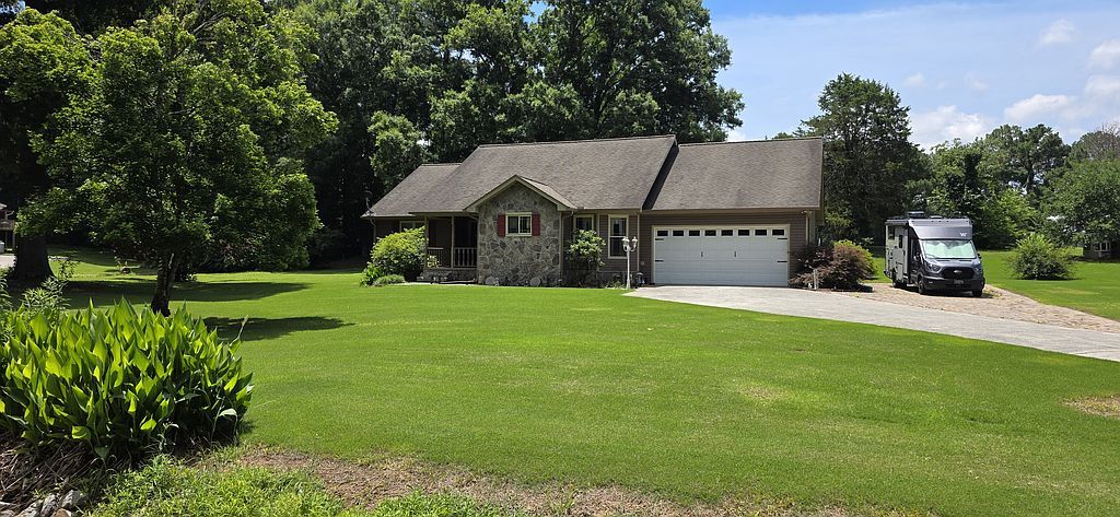 636 Magnolia Ln - Property Image