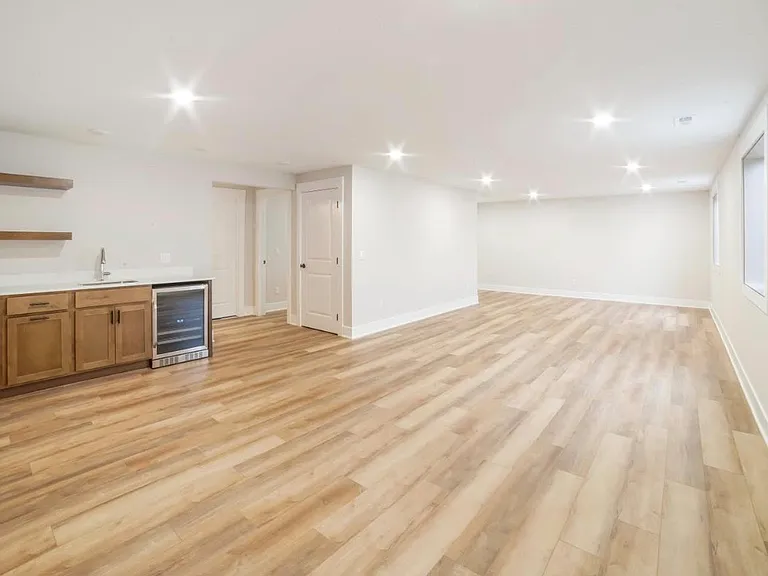 714 Academy Cir — Photo 6