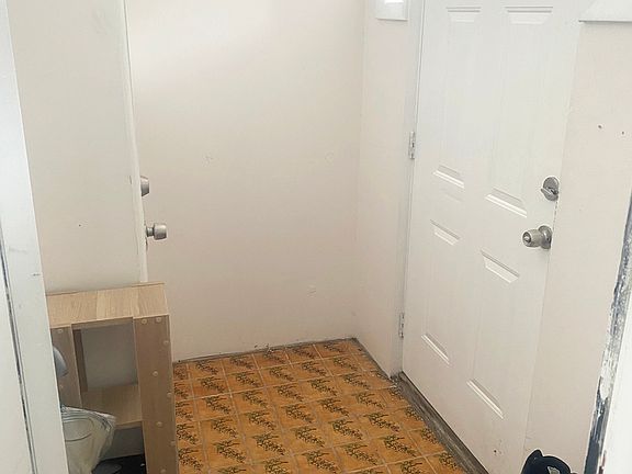 3rd image of 1739 W Beach Ave