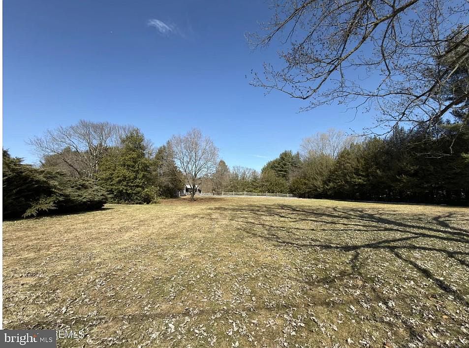 1st image of 327 Sharon Rd