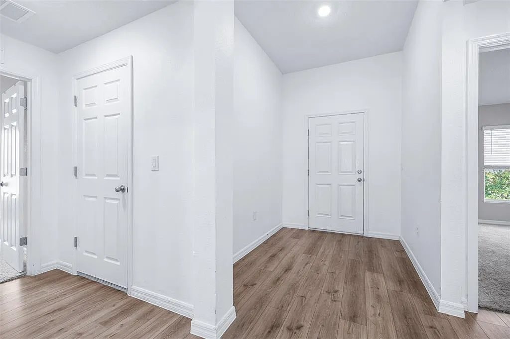 4 bed, 2.0 bath, 1848 sqft, $3,350 — Photo 3