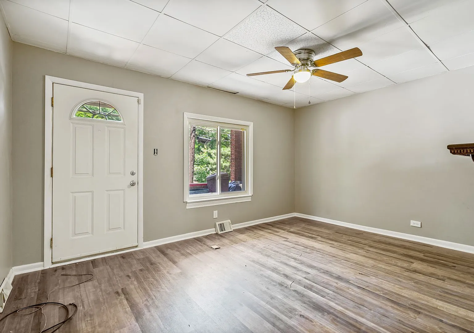 Updated 3 Bedroom on Quiet Street Minutes from Downtown — Photo 3