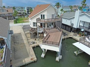 1005 Long Reach Dr, Tiki Island, TX 77554