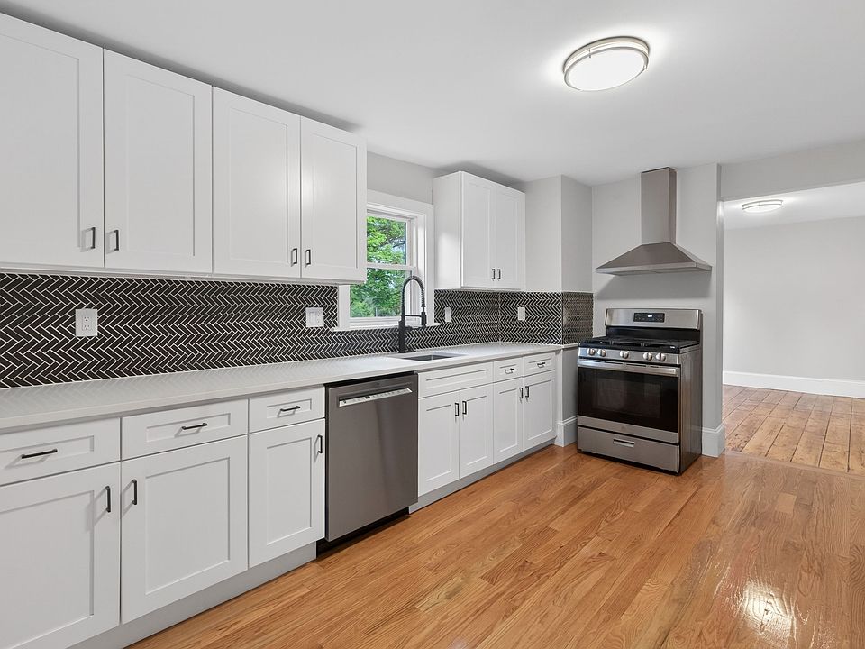 1st image of 118 Woodstock St #2