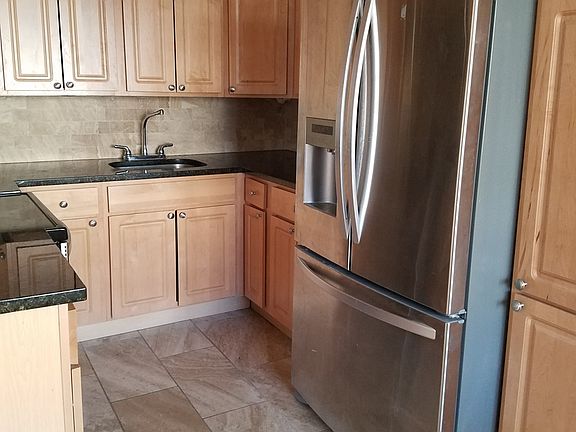 3rd image of 7204 N Ashland Blvd #B