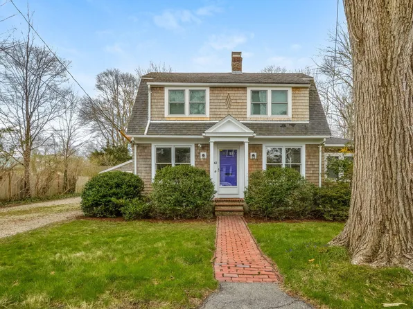 61 Oakwood Avenue, Falmouth, MA 02540