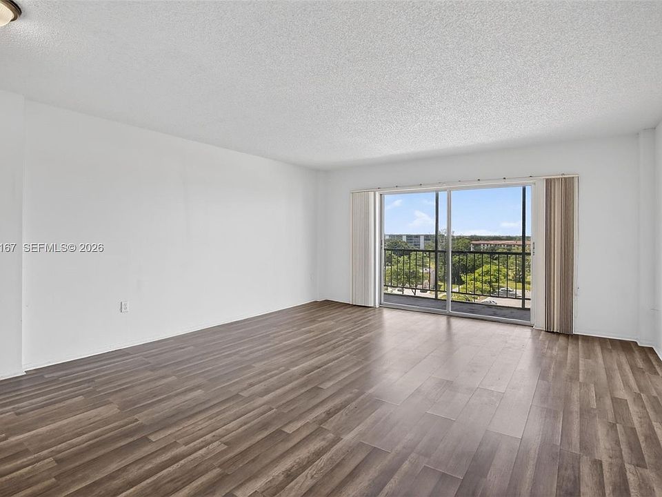 1st image of 4174 Inverrary Dr APT 805