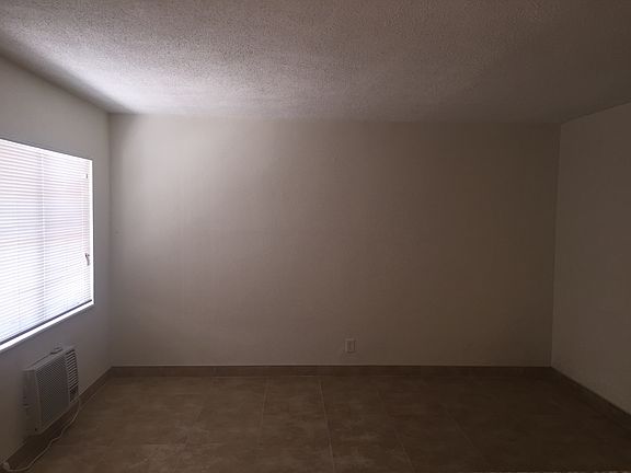 3rd image of 720 NE 2nd St APT 3