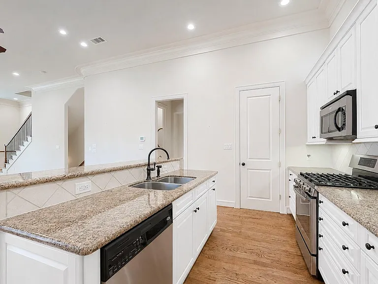 1804 Haddon St — Photo 23