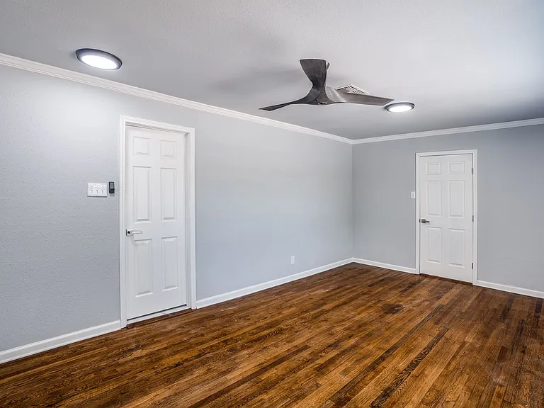1403 Center St — Photo 10