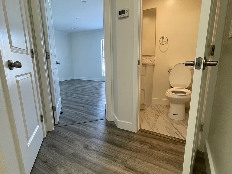 1037 Linden Ave #8 — Photo 15
