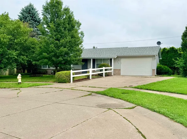 1517 Knoll Crest Dr, Kendallville, IN 46755