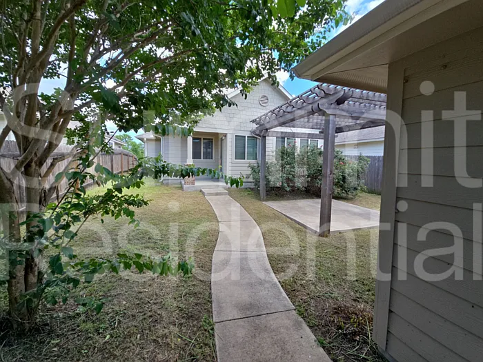 3 bed, 2.0 bath, 1368 sqft, $1,845 — Photo 2