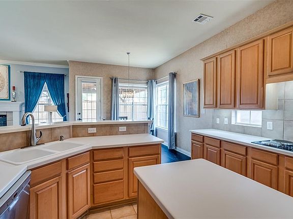 4th image of 4411 Kelly Dr