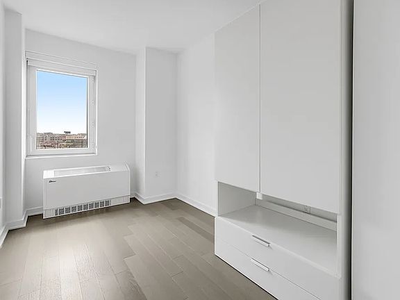3rd image of 2922 Northern Blvd #1201-B
