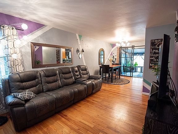 Livingroom into Diningroom