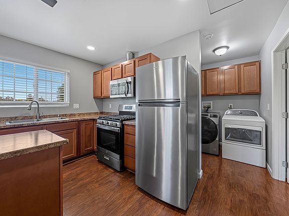4th image of 25206 Jesmond Dene Heights Pl #B