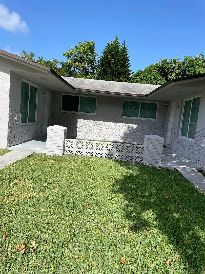 3 Bedroom House — Photo 2