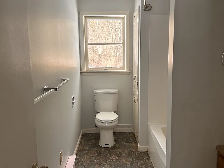 114 Woodview Ln — Photo 5