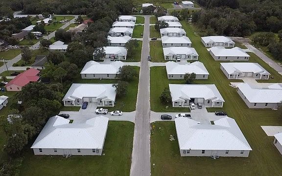 2nd image of 597 Jasmine St