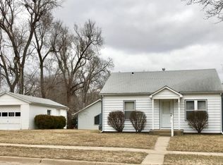 306 Walnut St, Wamego, KS 66547