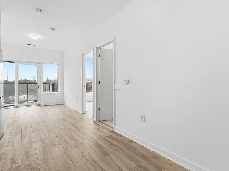 7439 Kingston Rd — Photo 18