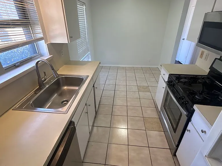 3025 Lambert Dr — Photo 17