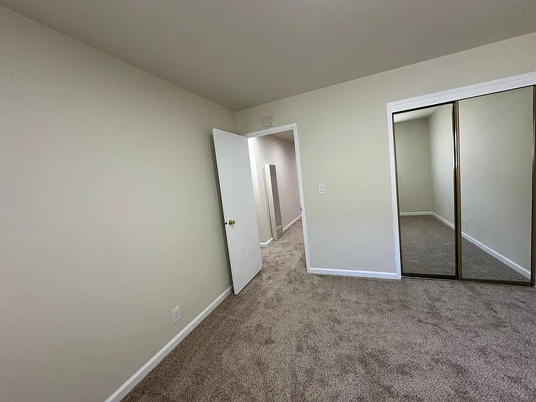 538 Troy Dr — Photo 9