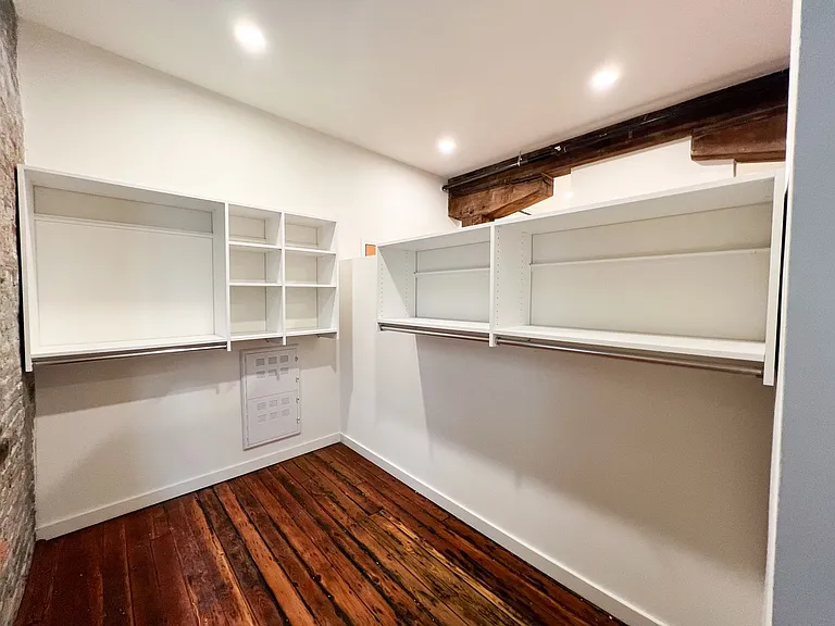 209 Woodward St — Photo 16