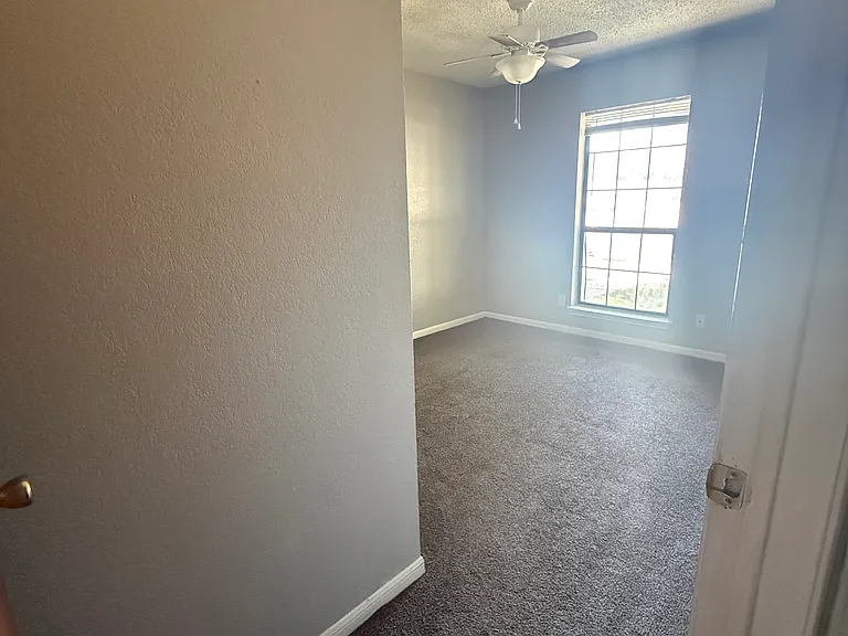 933 Edwards St — Photo 23