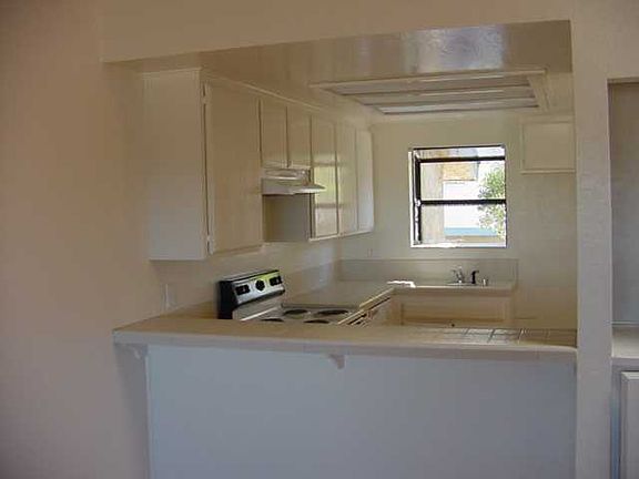 2nd image of 4568 W Point Loma Blvd