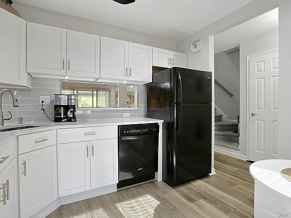 4th image of 3902 Hickory Court