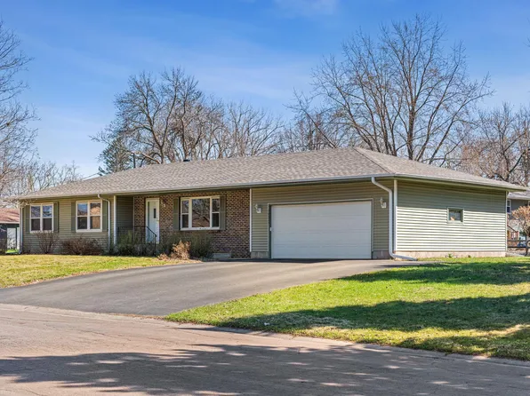 30825 Belair Dr, Lindstrom, MN 55045