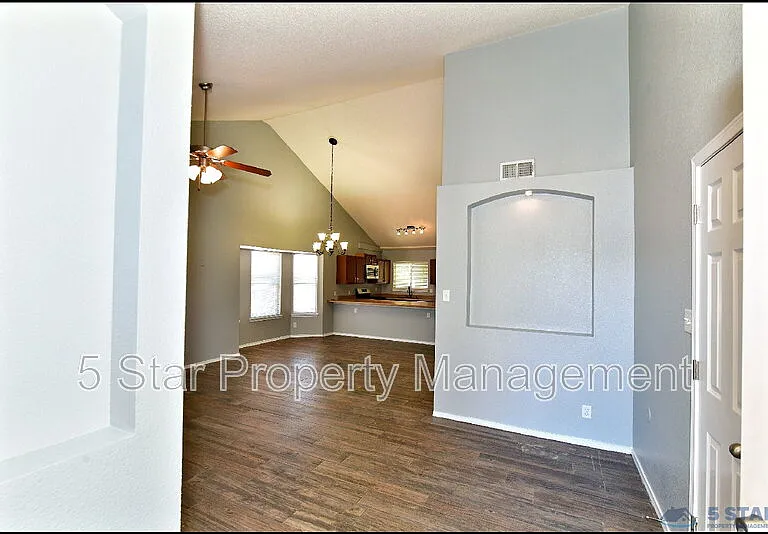 804 Margarita St — Photo 6