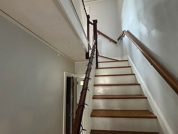5th image of 33 Saint Clements Rd #2R