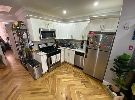Rented by Aron Fried, LREB | media 2