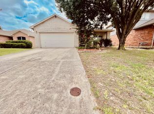 2759 Scarborough Dr, Grand Prairie, TX 75052