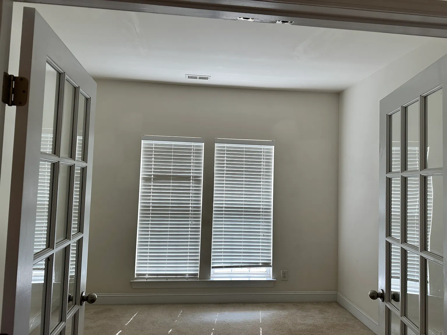 5 bed, 3.5 bath, 3740 sqft, $3,750 — Photo 3