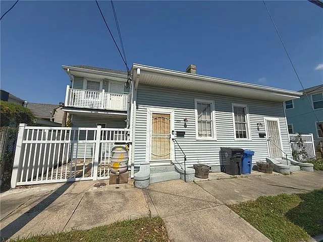 2 bed, 1.0 bath, 725 sqft, $1,400 — Photo 2