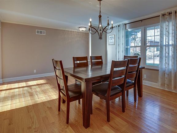 4th image of 17 Heatherbrook Ln