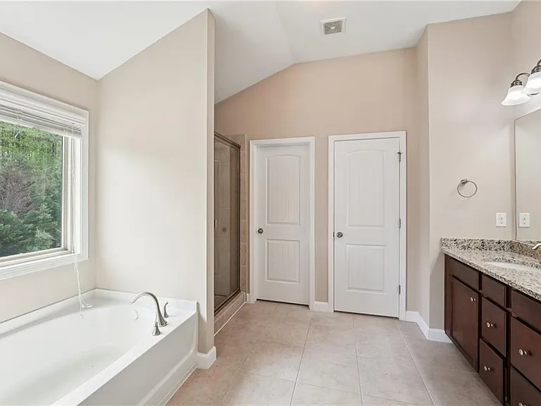 6370 Shiloh Woods Dr — Photo 43