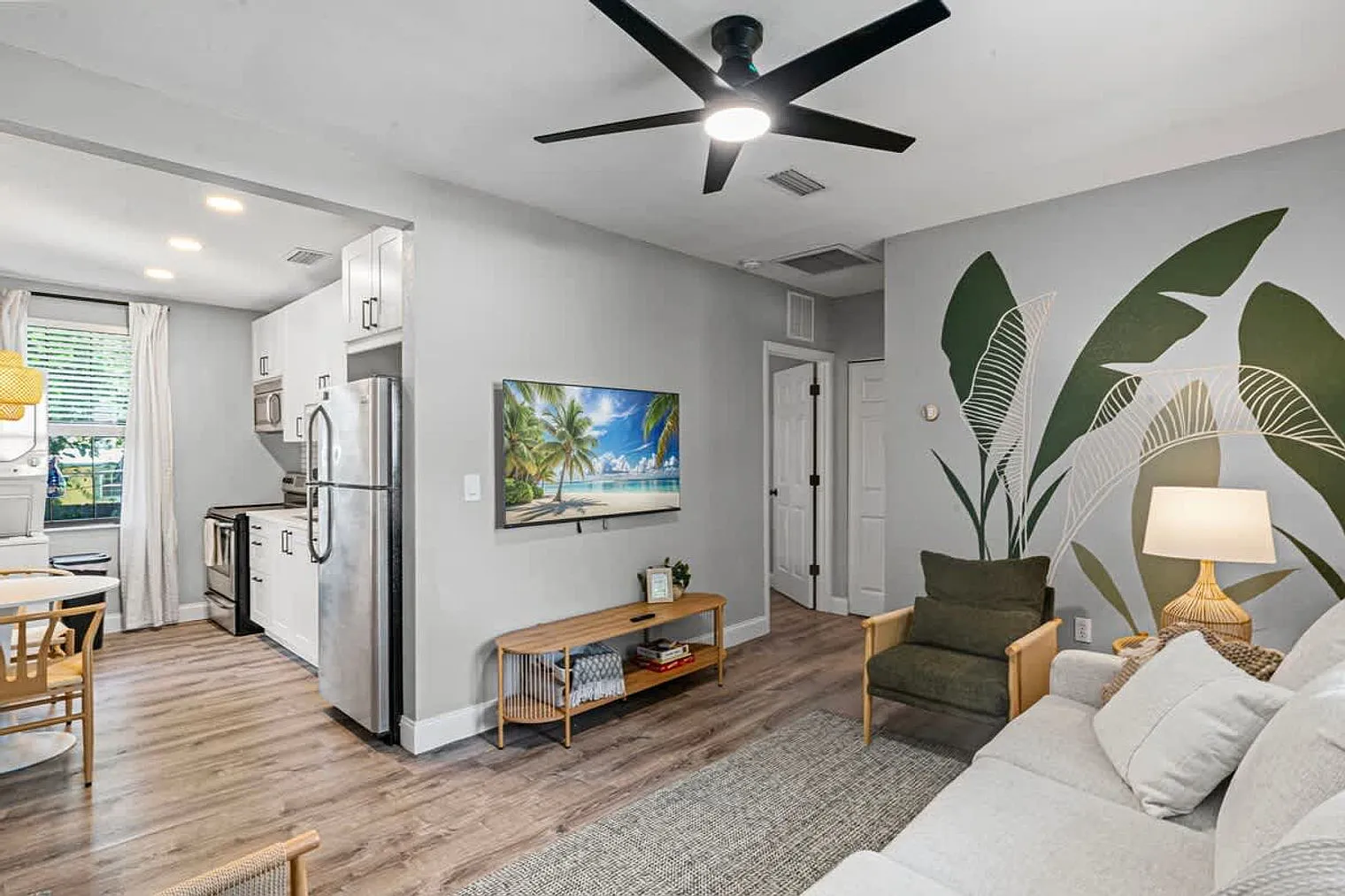 3 bed, 3.0 bath, 1474 sqft, $5,410 — Photo 2