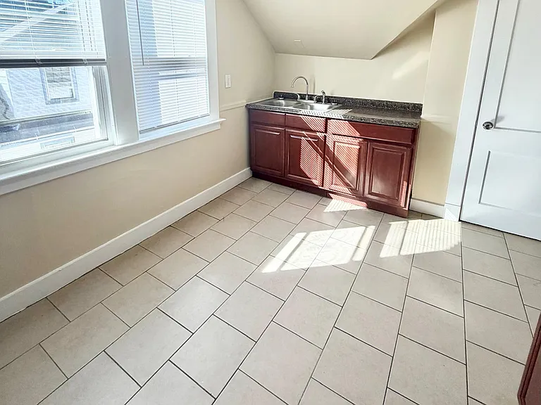 390 Ellsworth Ave #3 — Photo 2