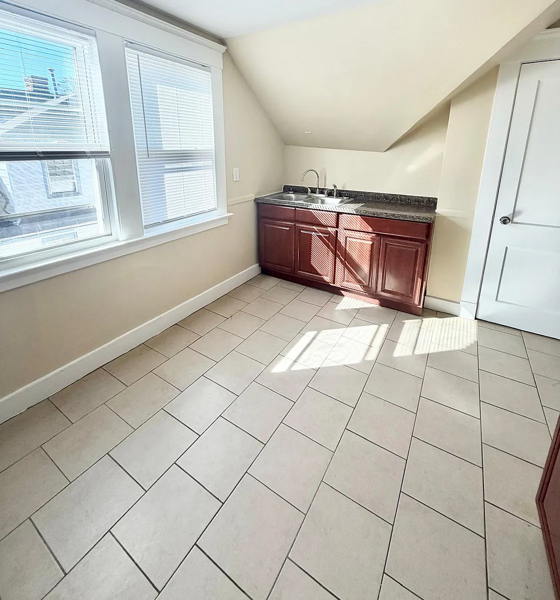 Building Photo - 390 Ellsworth Ave #3