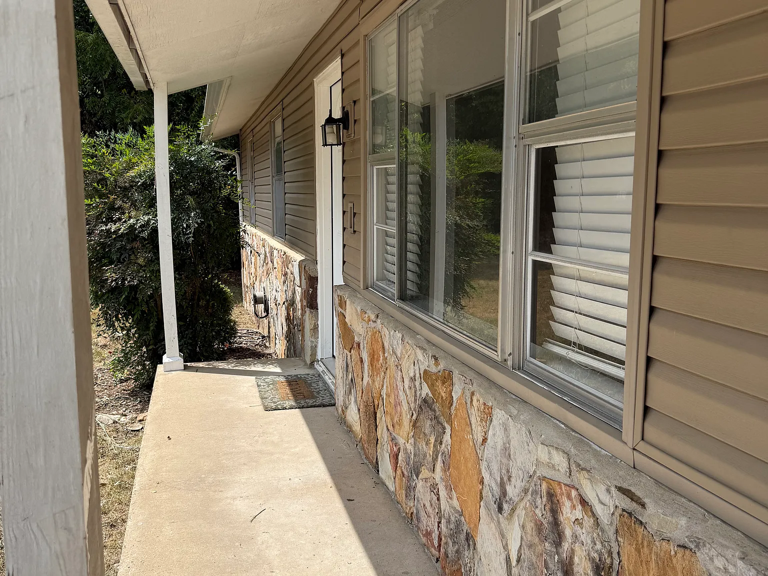 3 bed, 1204 sqft, $1,350 — Photo 2