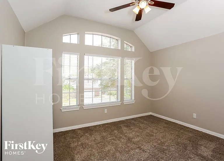 5711 Parryville Dr — Photo 12