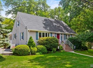 533 Colonial Blvd, Washington Township, NJ 07676