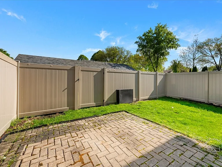 751 Monticello Dr — Photo 14
