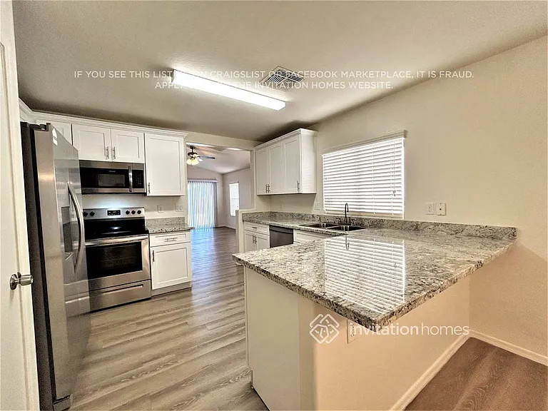 12014 W Holly St — Photo 4