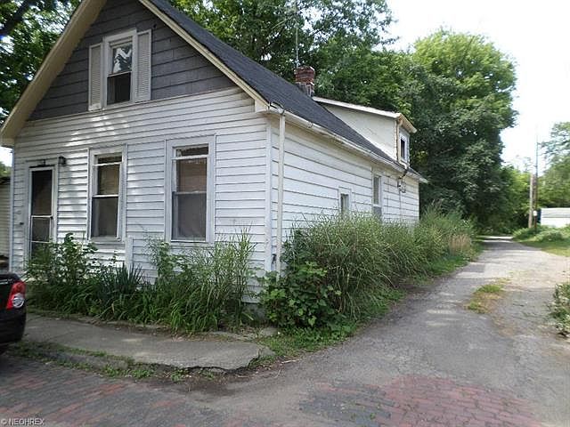 1st image of 1984 W 61st St